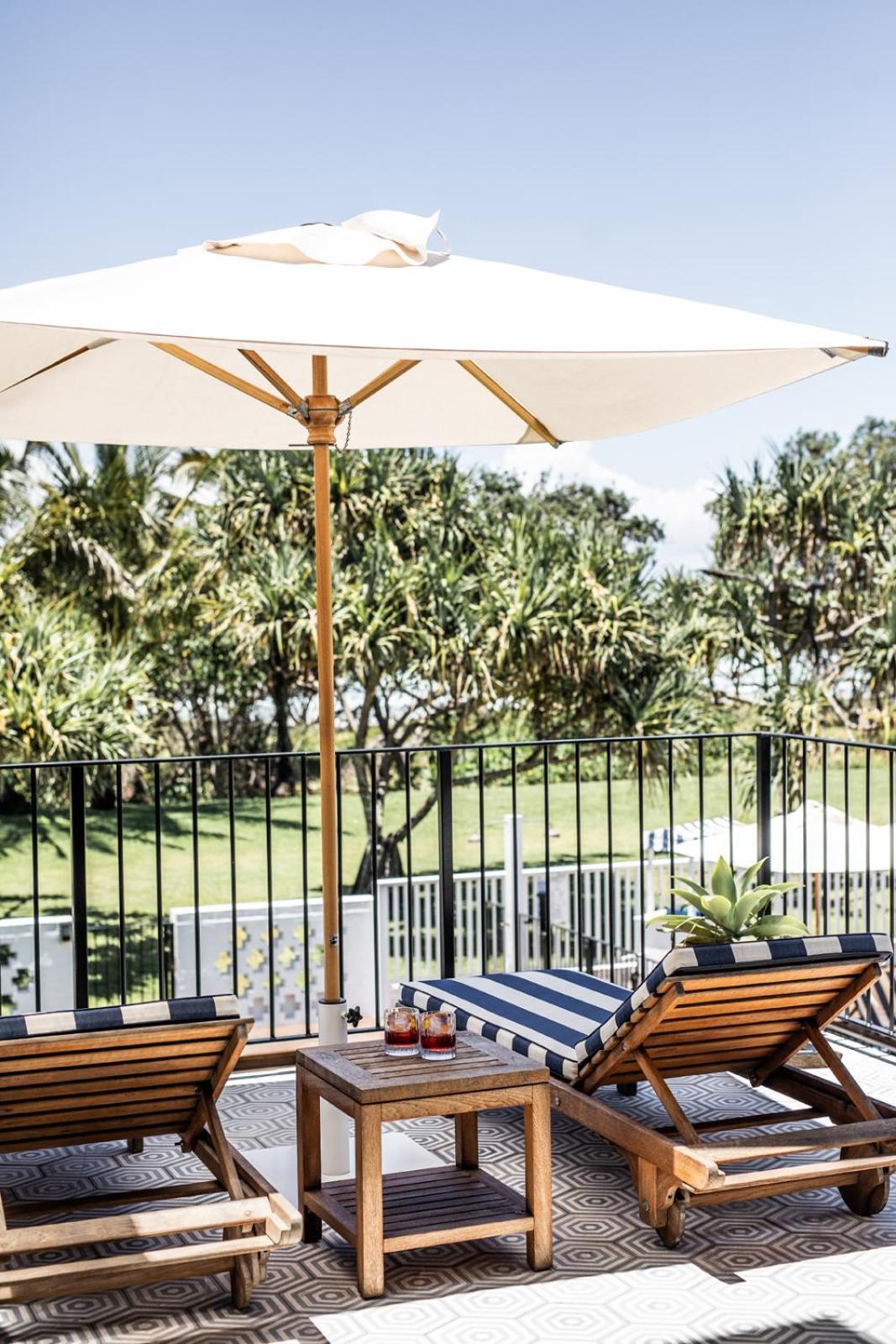 Halcyon House Hotel คาบารีทาบีช ภายนอก รูปภาพ